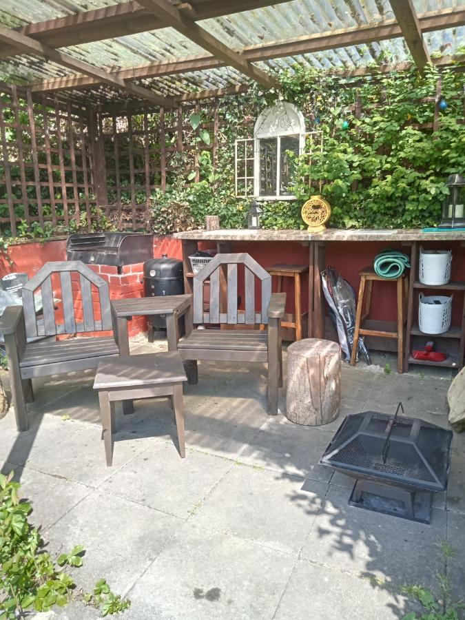 'Morris' The Shepherd'S Hut And Woodland Hot Tub Experience Carmarthen Exterior foto