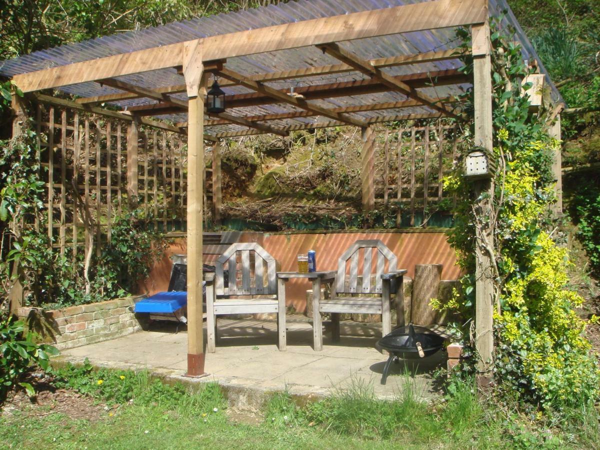 'Morris' The Shepherd'S Hut With Woodland Hot Tub Carmarthen Exterior foto